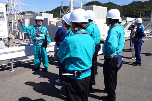 発電施設を見下ろす高台から