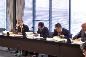 「公共施設評価の数値化」私案を説明